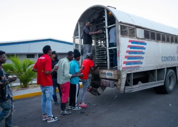Haitianos atacan agentes de Migración en Luperón, Puerto Plata