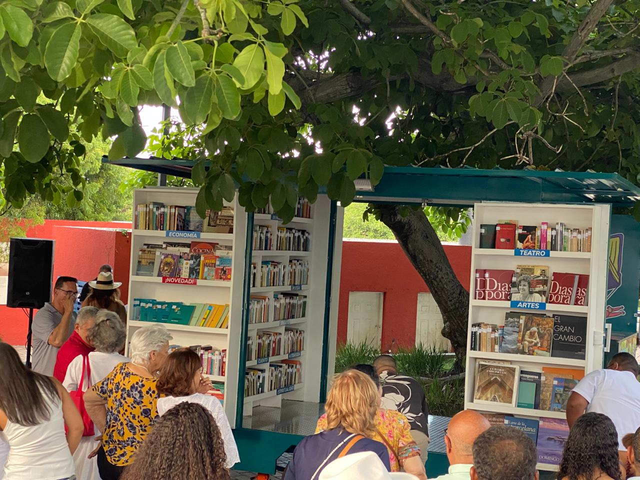Un Carretón de Libros Abierto