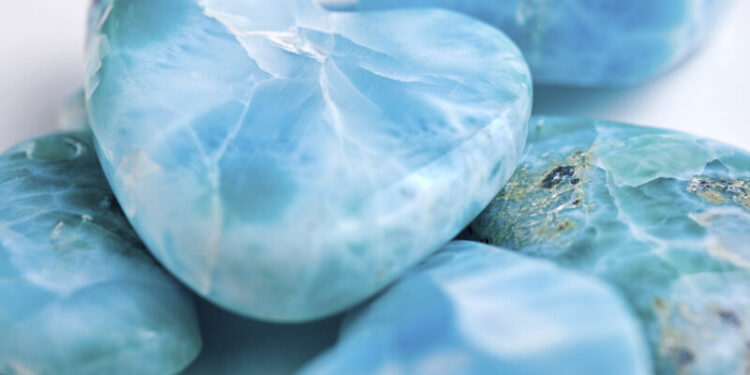 Piedra semipreciosa larimar recibe certificación mundial