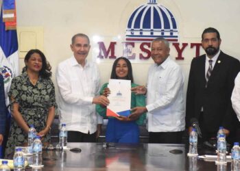 Trece jóvenes dominicanos cursarán especialidades en Cuba