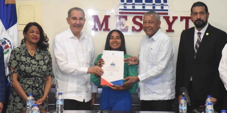 Trece jóvenes dominicanos cursarán especialidades en Cuba