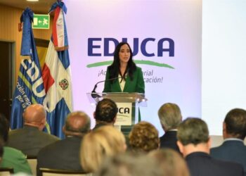 EDUCA ve reto con la asistencia de adolescentes RD a escuelas