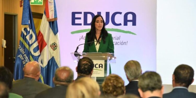 EDUCA ve reto con la asistencia de adolescentes RD a escuelas