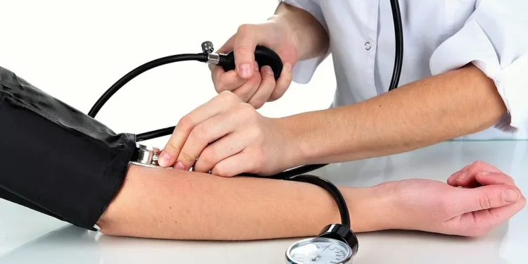 Cardiólogos dominicanos alertan sobre riesgo silencioso de la hipertensión no tratada