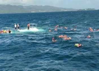 Se hunde catamarán turístico en Samaná; todos los pasajeros fueron rescatados con vida