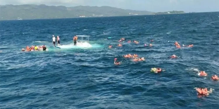 Se hunde catamarán turístico en Samaná; todos los pasajeros fueron rescatados con vida