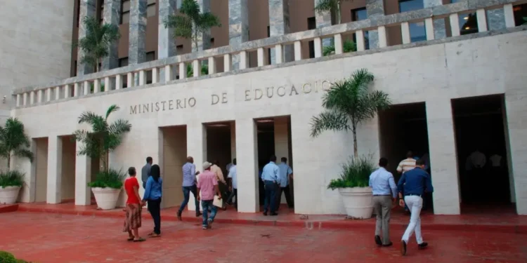 Casi 23 mil maestros se queman en evaluación ¿Por qué fallaron?