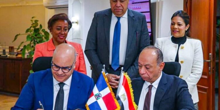 RD y Egipto firman acuerdo académico para el desarrollo de la Aviación Civil Internacional.