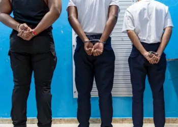 Detienen a tres agentes del CESAC y DNCD implicados en red de narcotráfico en AILA