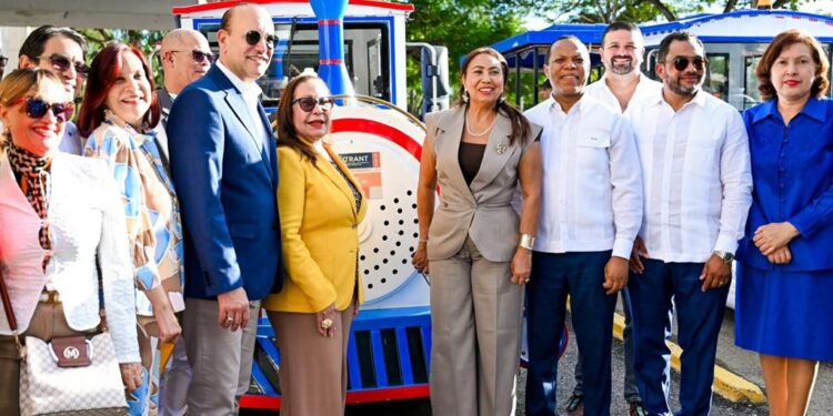 Inauguran oficialmente el Roco Tren Turístico de Santiago
