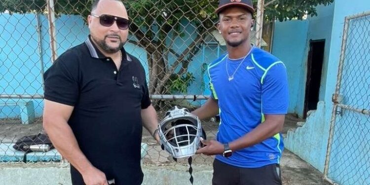 Liga Tato Martínez recibe donación