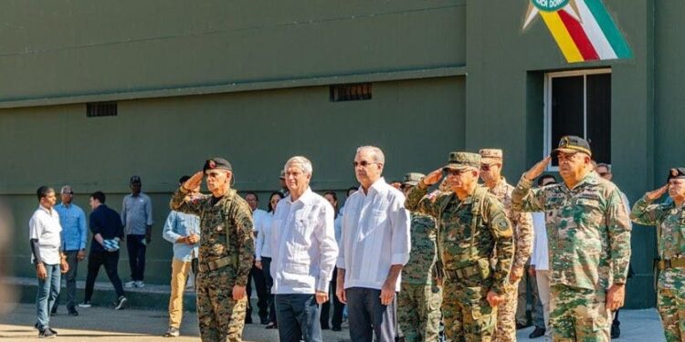 Kast defiende “mano dura” contra la migración tras conocer el muro fronterizo dominicano