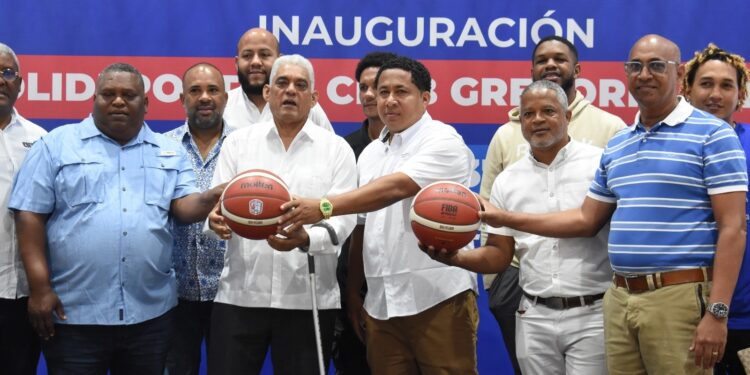 Asociación  Ligas y Clubes entregó bolas de Baloncesto al Club Gregorio Luperón