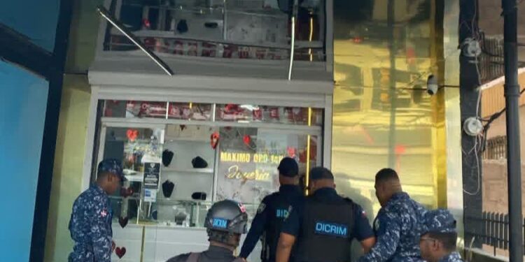 Policía abate tres vinculados a asalto a joyería en SPM