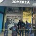 Policía abate tres vinculados a asalto a joyería en SPM