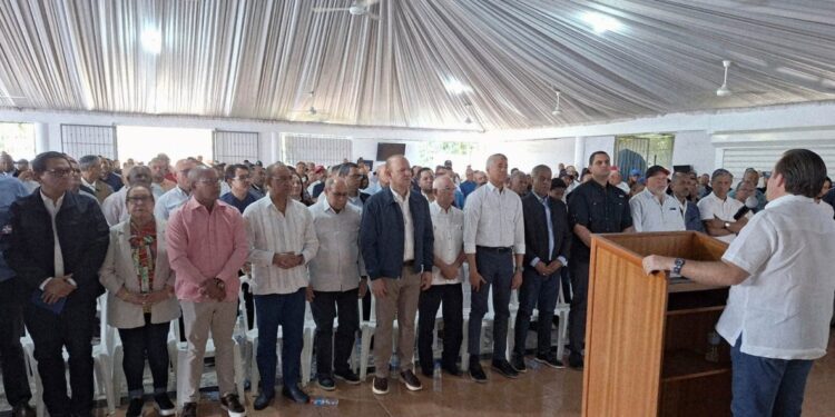 Paliza: El PRM se mantiene fuerte en la simpatía del electorado frente a una oposición compleja