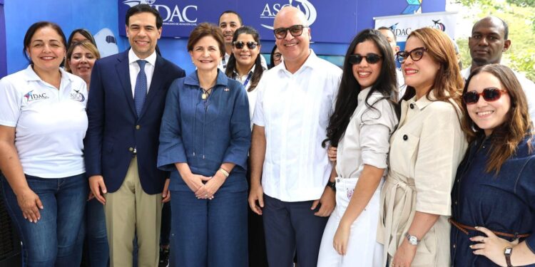 Más de 10 mil estudiantes viven experiencia del simulador de vuelo en la Feria Regional del Libro y la Cultura del Cibao 2026