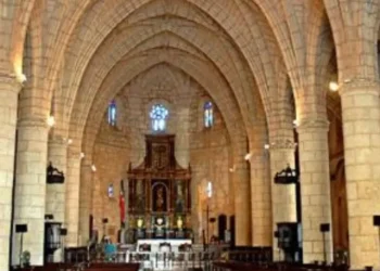 La iglesia llama a Espectáculos Públicos para que exija a los artistas limpiar sus letras