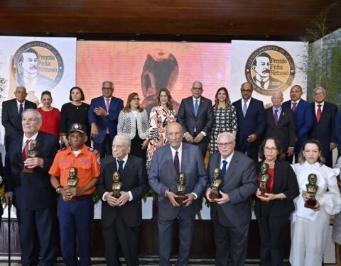 Ateneo Amantes de la Luz honra a 8 personalidades y a una institución con Premio Peña y Reinoso 2026
