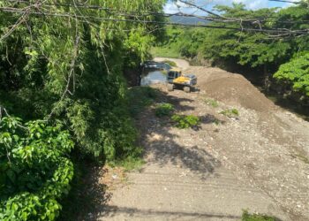 Inician debajo puente a la entrada Oeste de la ciudad trabajos Canalización.