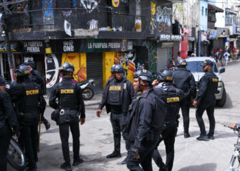 Intervienen calle 42 Capotillo y arrestan a siete por drogas
