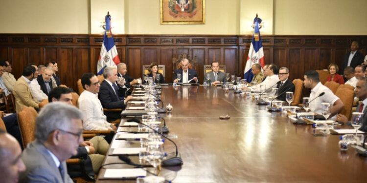 El «tijerazo” de austeridad del Gobierno le quita el 50% del financiamiento a los partidos