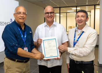 IDAC entrega certificado al Centro de Mantenimiento de Aeronaves de Punta Cana