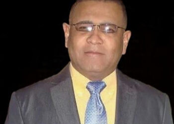 Periodistas a la venta, camaleones con pluma