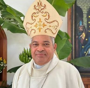 Monseñor Corniel Amaro : 40 años de vida sacerdotal
