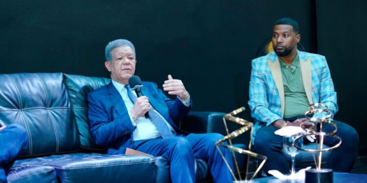 Leonel plantea reforzar la lectura comprensiva y el pensamiento crítico en las escuelas ante el avance de la IA
