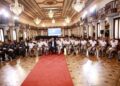 Abinader recibe a 53 estudiantes con discapacidad auditiva que destacaron en inteligencia artificial