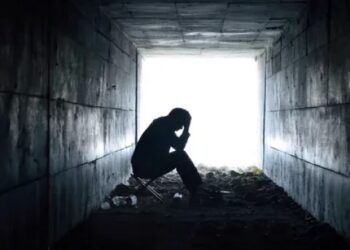 Señales silenciosas: cómo reconocer que una persona podría estar en riesgo suicida