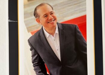 Reconocen a Oscar Lora