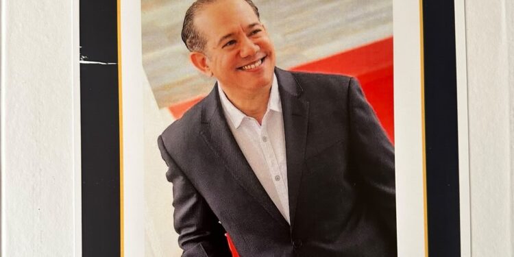 Reconocen a Oscar Lora