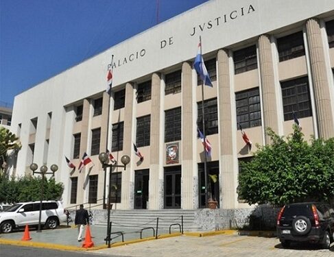 Citan a Dany Alcántara, Oscar Medina, Luisín Mejía y Color Visión tras acusación por difamación e injuria