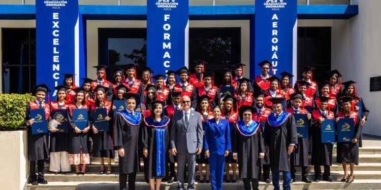 ASCA del IDAC gradúa 36 nuevos técnicos superiores en Administración Aeronáutica
