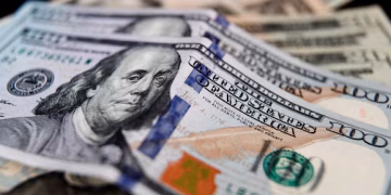 Un hombre de Texas encontró más de 128.000 dólares encima de un cajero automático y devolvió todo el dinero