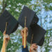 Me gradué, ¿y ahora qué?: así viven los universitarios la presión e incertidumbre de los 20