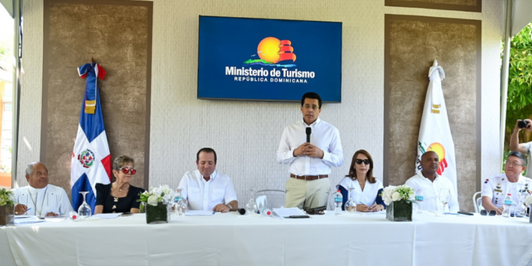 Ministro David Collado deja iniciadas obras en Maimón, Puerto Plata